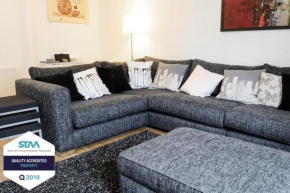 Peaceful and Quiet Apartment in a Bustling City